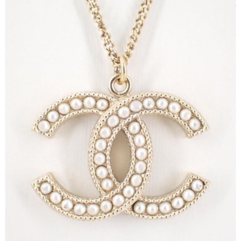 CHANEL CC Pearl Necklace